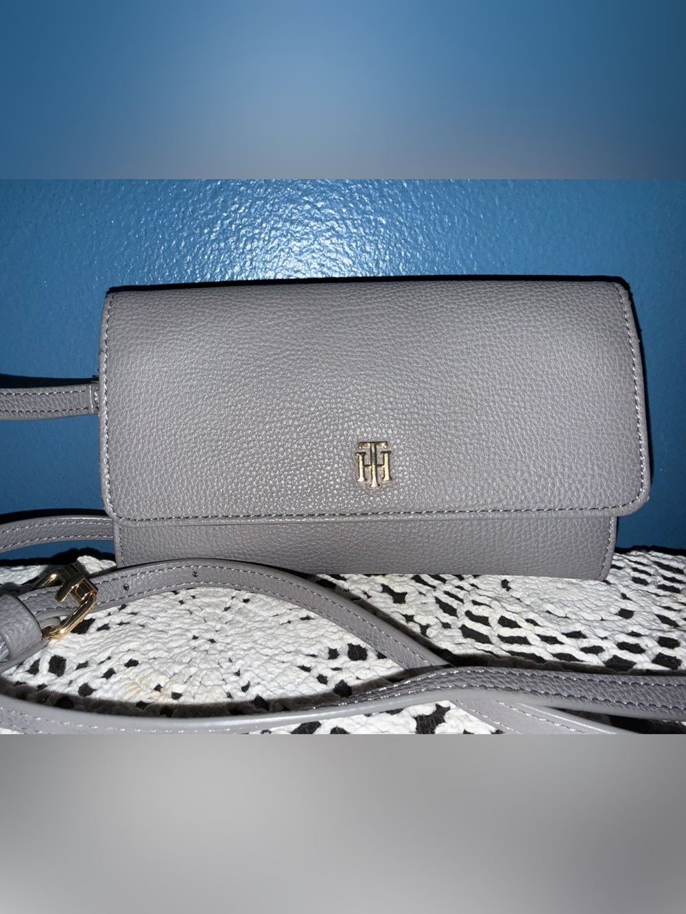 Tommy Hilfiger Gray Leather Crossbody Wallet with Gold Hardware